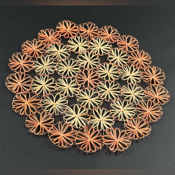 4 Vintage Straw Flower Set, 1970's Straw Flower , Doily Set. - Picture 4 of 9